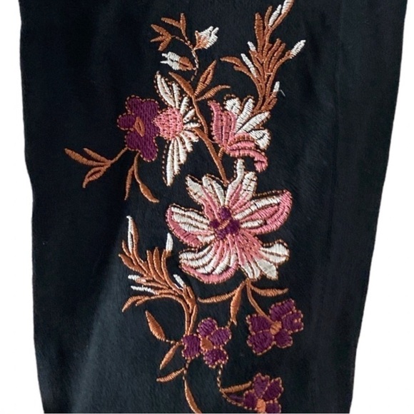 Le Chateau brand new. No material tag. Very pretty. - Picture 3 of 6